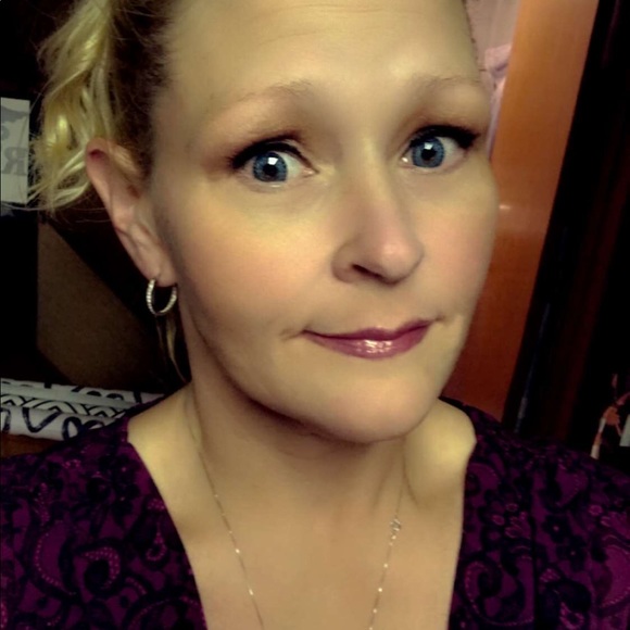 Meet your Posher, Kelly Victoria Justin! - Picture 3 of 16